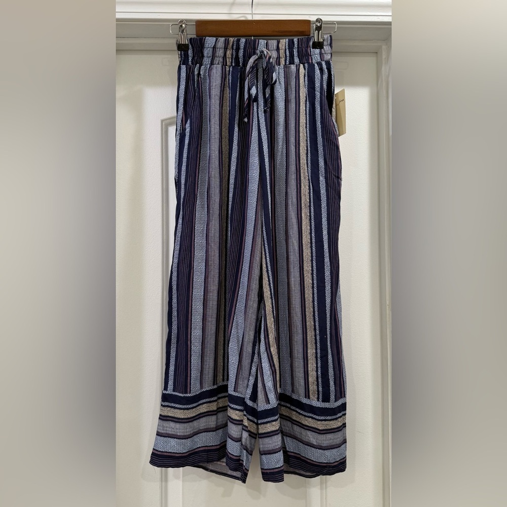 BeBop Patterned Capris Size XS